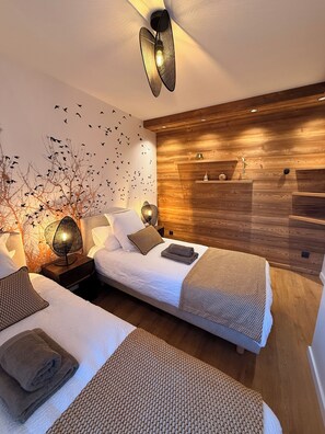 2 bedrooms, internet, bed sheets