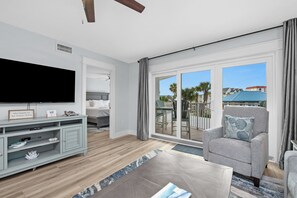 Smart TV - 🌊Okaloosa Island, Beachfront 2BR,Dual Ensuite, Free Beach Setup, Steps to Sand (Fort Walton Beach)