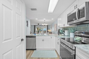 Fridge, microwave, oven, stovetop - 🌊Okaloosa Island, Beachfront 2BR,Dual Ensuite, Free Beach Setup, Steps to Sand (Fort Walton Beach)
