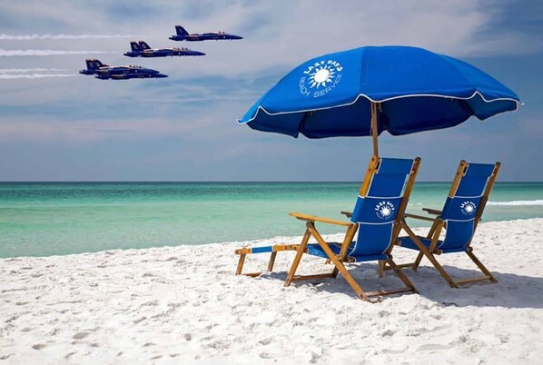 On the beach - 🌊Okaloosa Island, Beachfront 2BR,Dual Ensuite, Free Beach Setup, Steps to Sand (Fort Walton Beach)