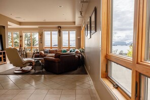 Living area - Sandy Beach Vista: 3  BR, 2.5  BA House in Sitka, Sleeps 6 (Sitka)
