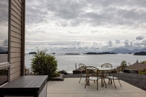 Outdoor dining - Sandy Beach Vista: 3  BR, 2.5  BA House in Sitka, Sleeps 6 (Sitka)