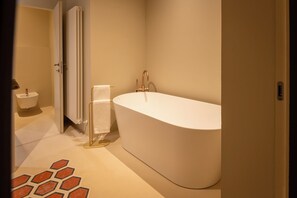 Apartment, Balcony, Garden View | Bathroom | Free toiletries, hair dryer, slippers, towels - Royal Apartment - Palazzo Villani Lubelli (Cannole)