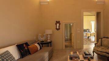 Apartment, Balkon, Gartenblick | Wohnbereich