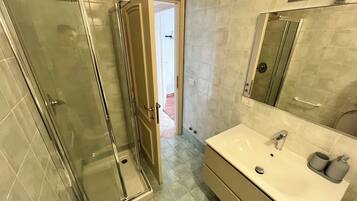 Doccia, articoli per l'igiene personale ecosostenibili, asciugacapelli