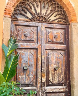 Exterior detail - To complete (Piombino)