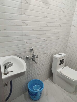 Double or Twin Room, City View | Bathroom - HOTEL PRICELESS AMITY UNIVERSITY LUCKNOW (Lucknow)