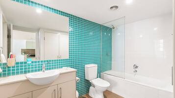 Huoneisto, parveke | Kylpyhuone