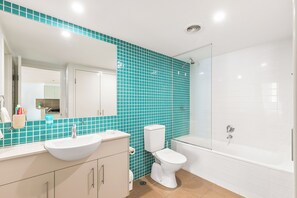 Huoneisto, parveke | Kylpyhuone