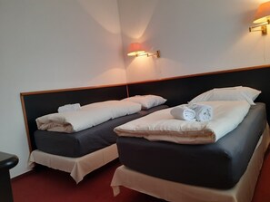 Ropa de cama de alta calidad y escritorio 