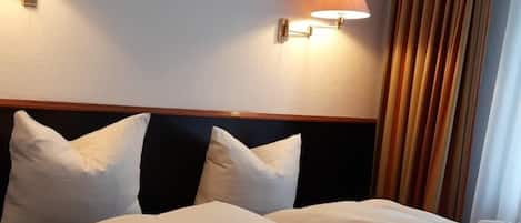 Ropa de cama de alta calidad y escritorio