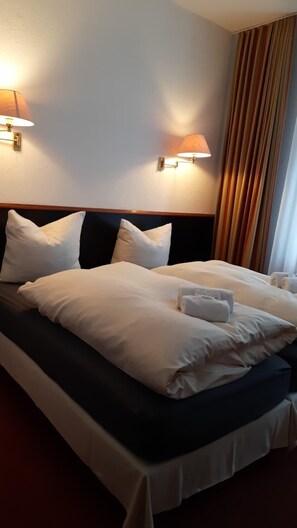 Triple Room, City View | Premium bedding, desk, laptop workspace, free cribs/infant beds