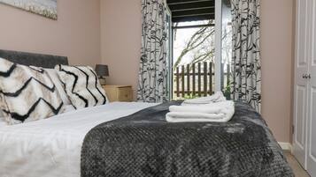 4 bedrooms, individually decorated, individually furnished, free WiFi