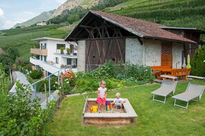 Children’s area - Apartment "Weinreichhof Hasenöhrl" with Mountain View, Private Terrace & Wi-Fi (Ciardes)