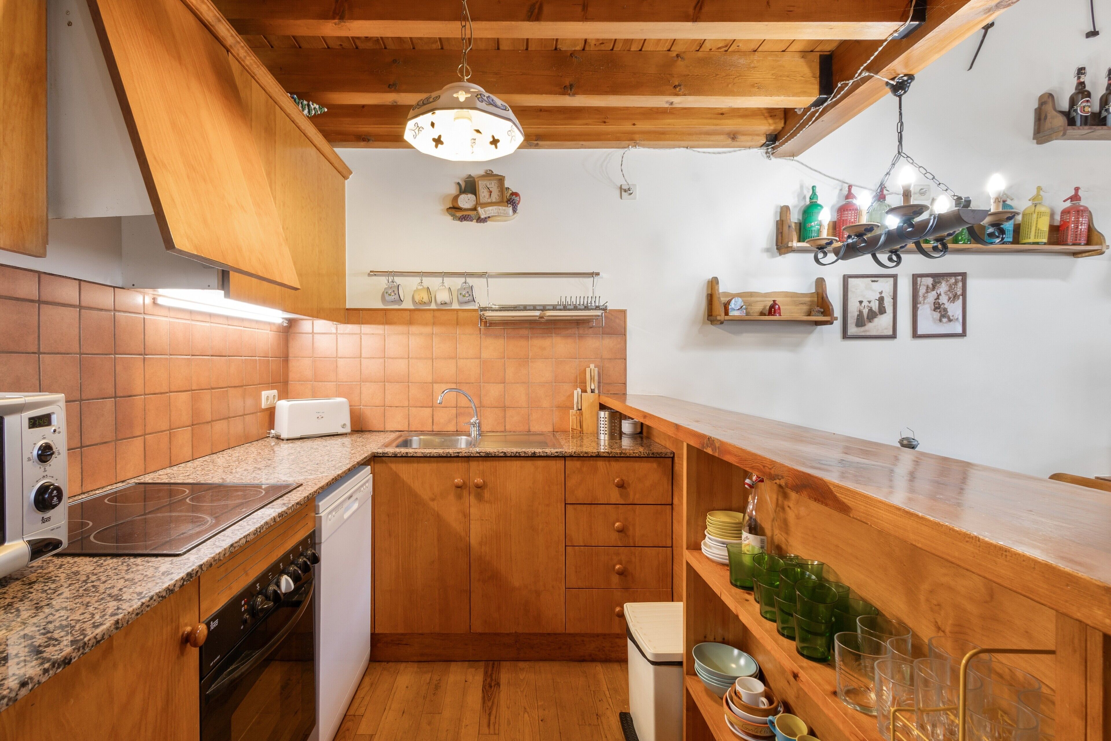 雪櫃、微波爐、焗爐、爐具