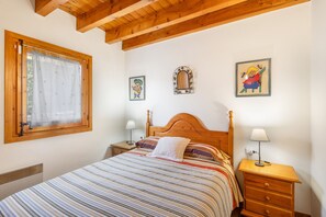 Ferros/tábuas de passar roupa, Wi-Fi, roupa de cama