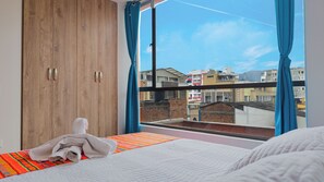 3 chambres, fer et planche à repasser, Wi-Fi, draps fournis