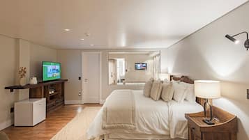 Caja de seguridad en la habitación y cortinas blackout