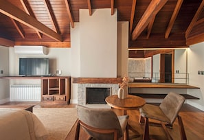 Loftsrom | Safe på rommet, blendingsgardiner, lydisolert og strykejern/-brett