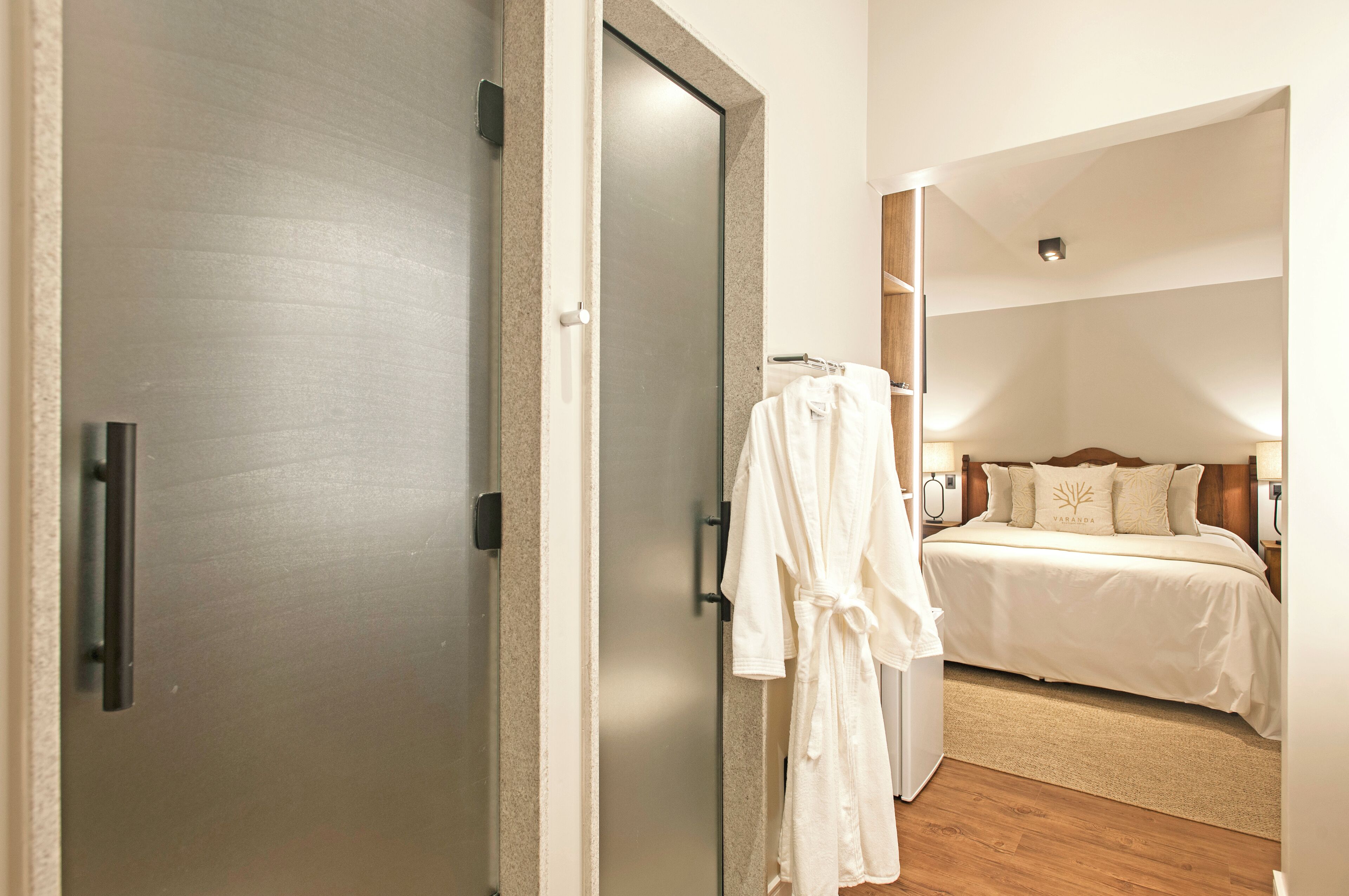 Essencial | In-room safe, blackout drapes, soundproofing, iron/ironing board