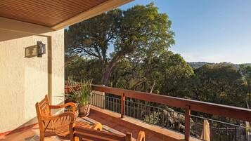 Superior Suite, City View | In-room safe, blackout drapes, soundproofing, iron/ironing board