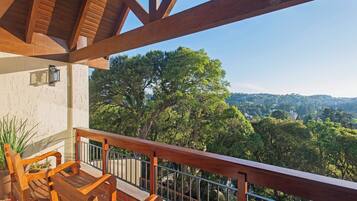 Loft | In-room safe, blackout curtains, soundproofing, iron/ironing board