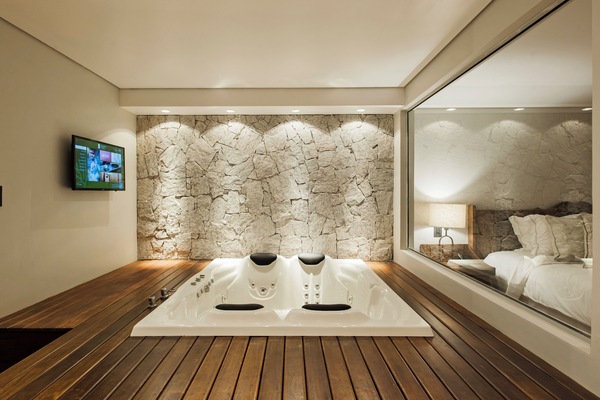 Caja de seguridad en la habitación y cortinas blackout