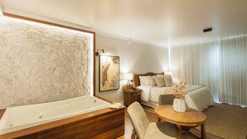 Suíte Superior com Varanda | In-room safe, blackout curtains, soundproofing, iron/ironing board