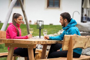 تناول الطعام بالخارج