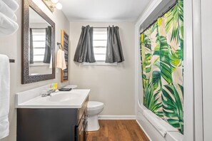 Hair dryer, towels, soap, toilet paper - Peaceful 3BR Lakefront Cottage with Slip Included (Buchanan)