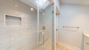 Shower, hair dryer - Large Three Bedroom Villa with Several Updates and Large Deck on Golf Course! (Hilton Head)