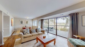 Smart TV - Large Three Bedroom Villa with Several Updates and Large Deck on Golf Course! (Hilton Head)