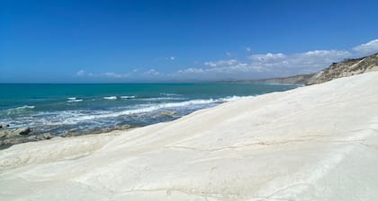 Charming Villa in San Leone Agrigento – Peaceful Oasis Near Valley of the Temples