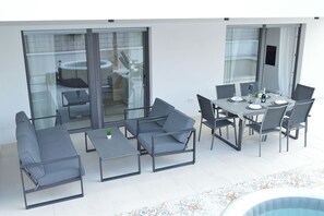 Outdoor dining - Modern Apartment with Private Jacuzzi & Spacious Terrace, Barbariga, Croatia (Peroj)