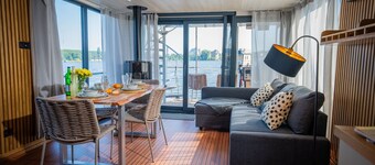 Floatinghouse Aquila WOMA D13 – Modern Houseboat for 6 Guests with Rooftop Terrace