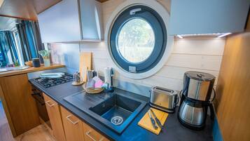 Kühlschrank, Ofen, Herdplatte, Geschirrspüler