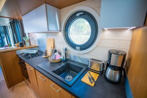 Kühlschrank, Ofen, Herdplatte, Geschirrspüler