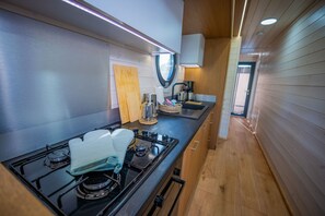 Kühlschrank, Ofen, Herdplatte, Geschirrspüler