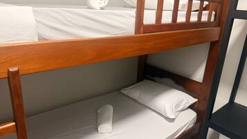 1 quarto, escrivaninha, Wi-Fi de cortesia, roupa de cama