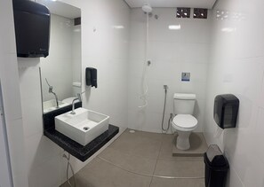 毛巾、肥皂、卫生纸