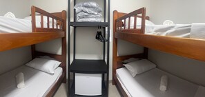 办公桌、免费 WiFi、床单