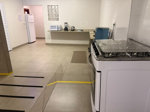 Comfort at HC UFU: Private Room, Wi-Fi, AC, Minibar, Full Kitchen