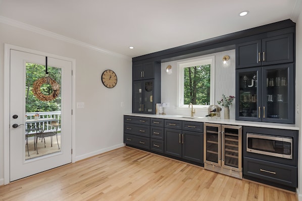 Private kitchen - Cozy, renovated 3-bedroom retreat on 10+ acres in charming Leesburg. Sleeps 7 (Leesburg)