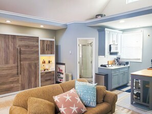 Living area - Cozy Studio (Amityville)