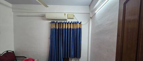 2 habitaciones, tabla de planchar con plancha, wifi y ropa de cama