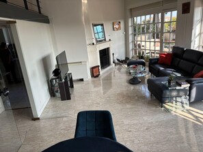 TV - Spacious apartment in the heart of Avignon (Avignon)