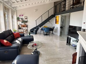 TV - Spacious apartment in the heart of Avignon (Avignon)