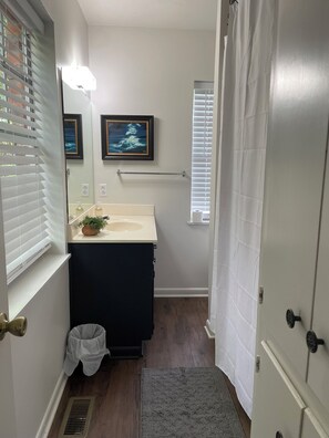 Toallas, jabón y papel higiénico