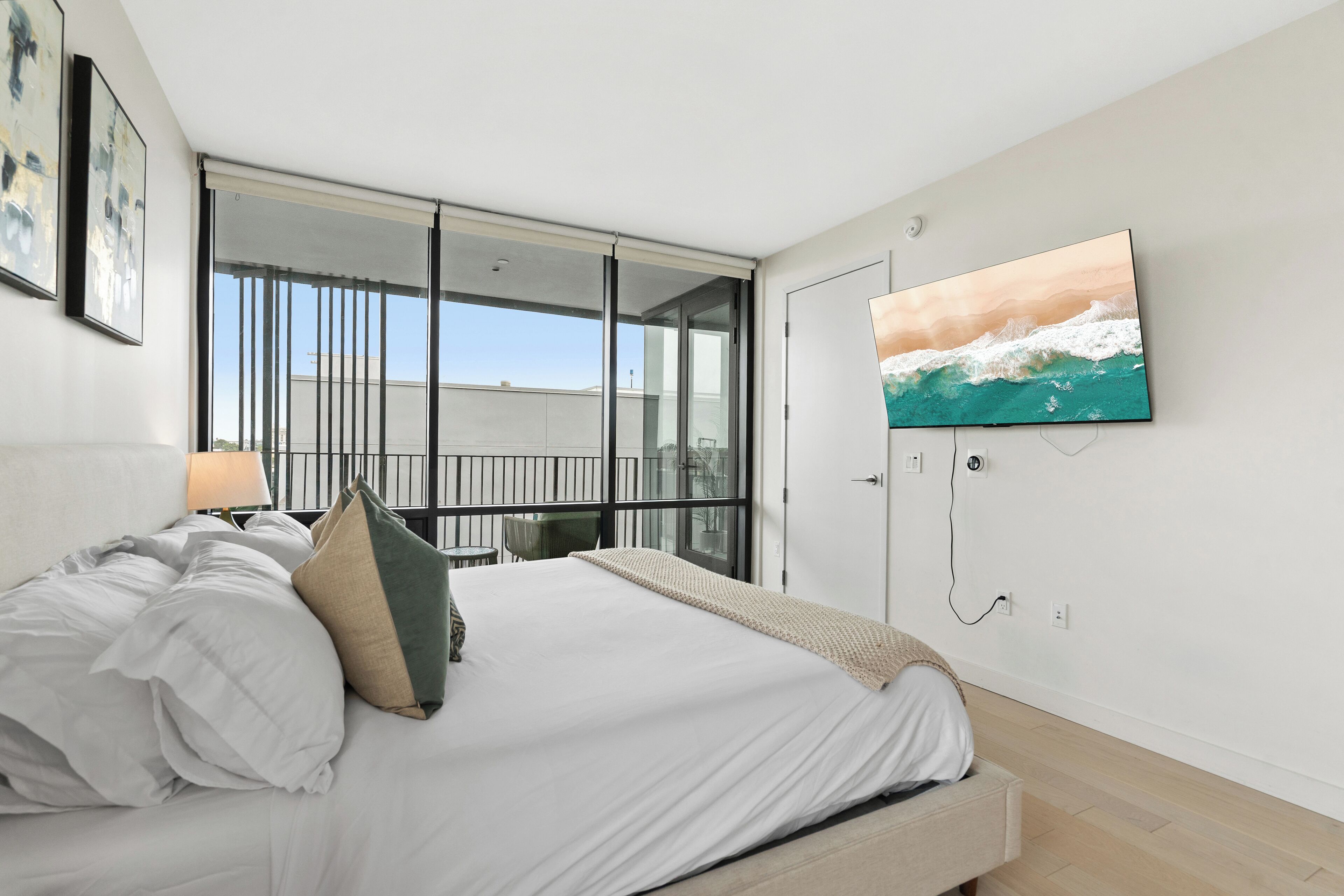 2 bedrooms, desk, iron/ironing board, travel crib