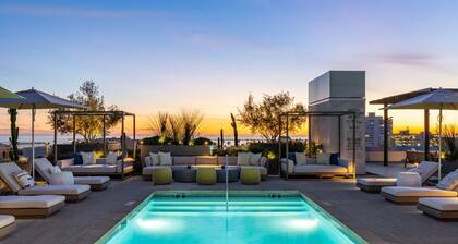 The Rose Quartz Upscale Complex Rooftop Pool, Gym Sauna